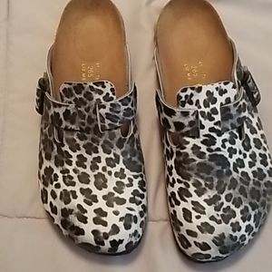 Birkenstock papillion size 10 black snow leopard